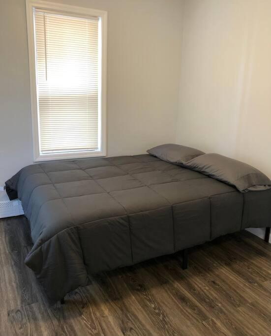 Private 2-Bedroom With Free Parking And Direct Bus To Nyc Manhattan Only 2 Blocks Away Linden Exterior photo
